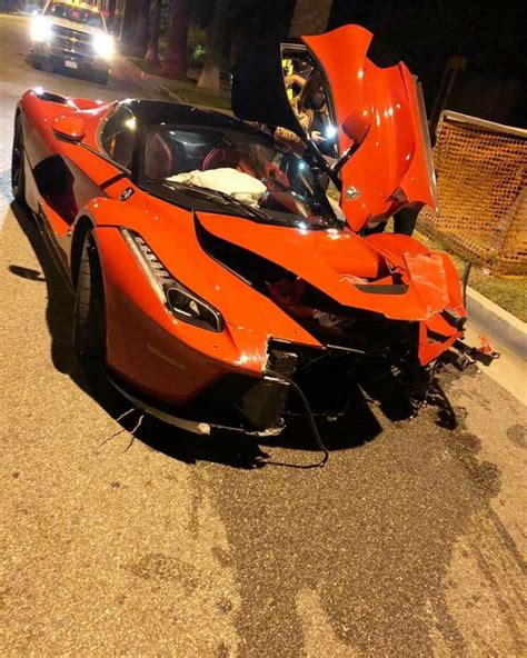 Un Ferrari Laferrari Accidentado En Beverly Hills