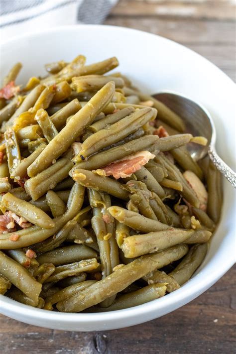 Southern Style Seasoned Green Beans With Bacon The Hungry Bluebird