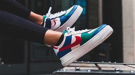 This sneaker reflects this ethos in its design with double the swoosh, double the height and double the force. Giầy thể thao Nike Air Force 1 Low Shadow Double Hook Nam Nữ