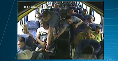 G1 Polícia Do Rio Divulga Imagens Da Ação De Criminosos Em ônibus Notícias Em Rio De Janeiro