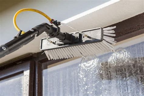 5 Important Tools To Use For A Commercial Window Cleaning