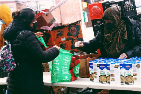 Us Muslim Run Food Banks Struggle To Feed The Hungry As Prices Surge Middle East Eye