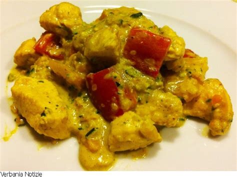 Il piatto che vi proponiamo oggi il pollo al curry indiano non è particolarmente complesso da cucinare (anche se i passaggi sembrano tanti e. BellaZia: Il Pollo al Curry