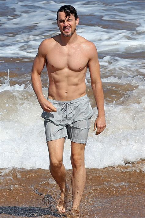 Pic Matt Bomer Shirtless On Vacation In Hawaii Hollywood Life