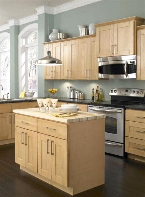 Natural wood kitchens have been around since the neanderthals pulled up logs to sit on while they cooked their freshest kill over the fire. Maple Kitchen Cab and Wall Color Luxury Natural Maple Kitchen in 2020 | Maple kitchen cabinets ...