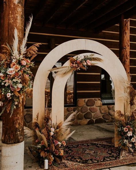 25 Unique Fall Wedding Arches To Update Your Ceremony