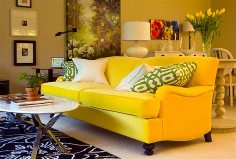 Eleganter luxus wohnzimmer rotes sofa modernes dorf stil. modernes wohnzimmer mit sofa gelb - fresHouse
