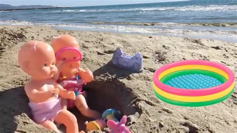 bebé nenuco lola y su mamá jugando en la playa con sus amigas las muñecas youtube