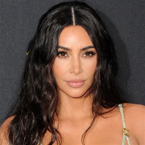 Kim Kardashian Just Debuted A Chin Length Bob On Her Instagram Storyfans Think She Looks Just