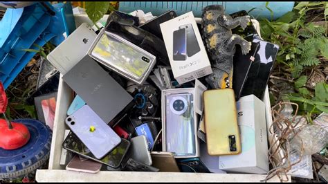 Restoring Abandoned Destroyed Phone Found A Lot Of Broken Phones And