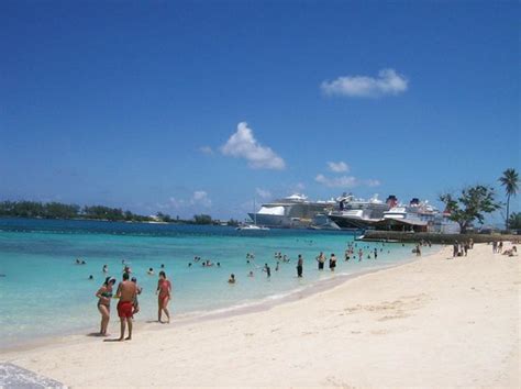 Tiki Bar On The Junkanoo Beach In The Bahamas Picture Of Junkanoo Beach Nassau Tripadvisor