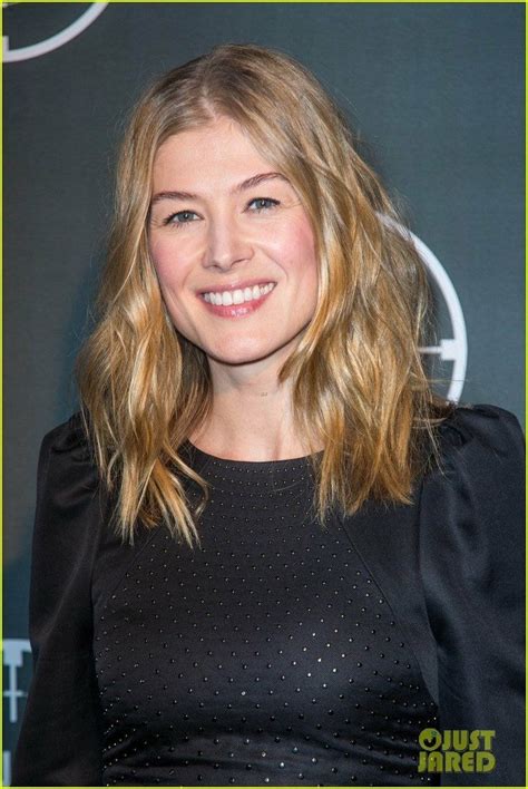 Pin By Gb On Celebritiesfaces Rosamund Pike Celebrity
