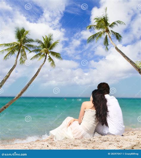 Young Loving Couple On Tropical Sea Background Stock Image Image Of Girlfriend Honey 28297047