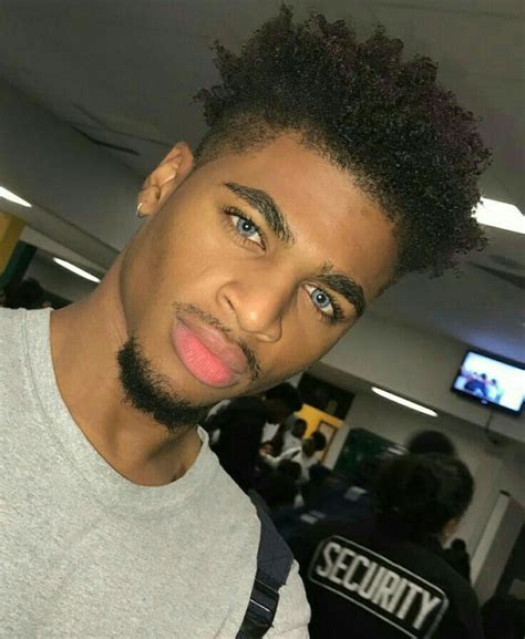 Épinglé Sur Handsome Black Guys