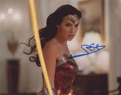 Todd Mueller Autographs Gal Gadot Signed Photograph Wonder Woman