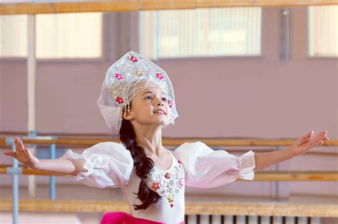 Artistic Young Ballerina Posing In Russian Costume Ballet Messe バレエメッセ