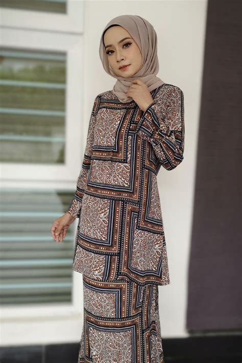 Free delivery above rm50 ✓ cash on delivery ✓ 30 days free return. Baju Kurung - Zoe Arissa