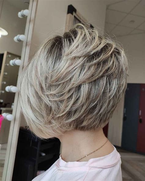 26 Feathered Bob Haircuts That Add Fullness And Movement To Your Hair