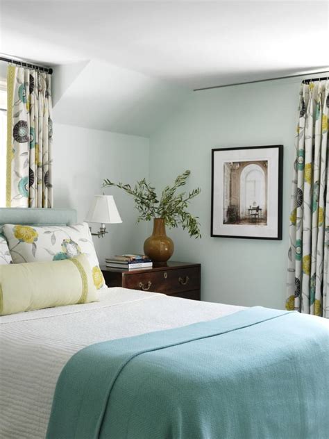 What Paint Colors Make A Small Room Look Bigger