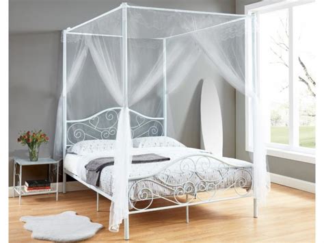 Łóżko z baldachimem LEYNA 140x190cm Metal Kolor biały Urokliwe