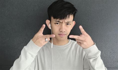 The lyrics for bidadari by ismail izzani have been translated into 6 languages. Lirik Lagu Bidadari - Ismail Izzani | Azhan.co