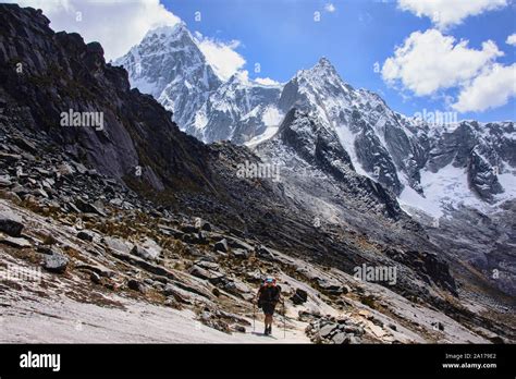 La Vista Desde Punta Union Pass En El Santa Cruz Trek Cordillera Blanca