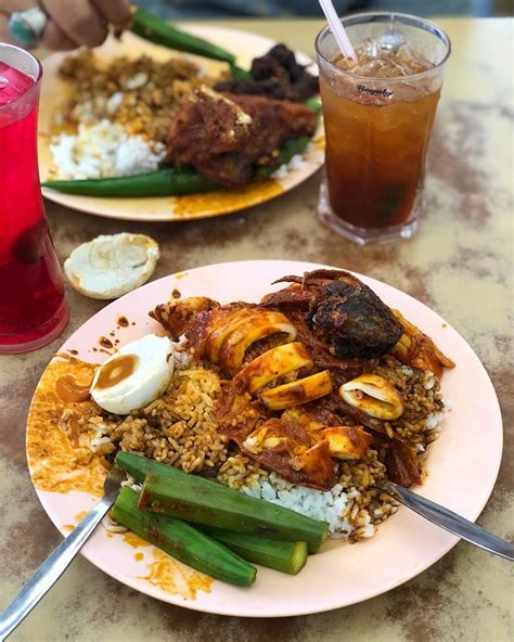 Ask anyone who has visited malaysia and they would undeniably have tried our nasi lemak. 10 Places To Enjoy A Satisfying Nasi Kandar Around KL & PJ