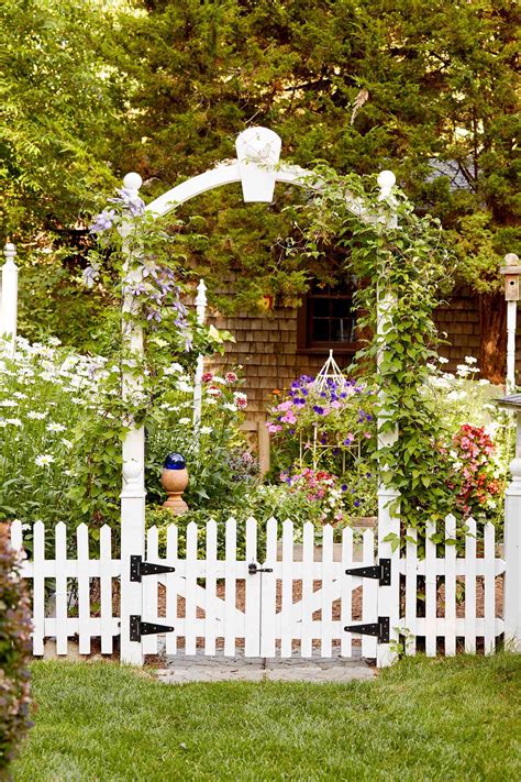 Our Favorite Decorative Fence Ideas Better Homes And Gardens