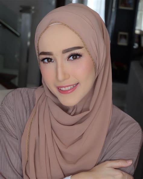 9 Ide Hijab Ala Adelia Pasha
