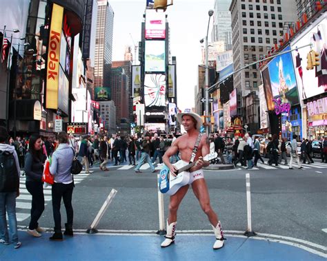 De Naked Cowboy Op Times Square Nwyrk Com
