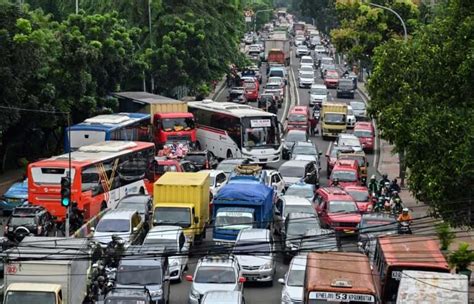 Traffic Choked Jakarta Inaugurates Mass Rapid Transit System