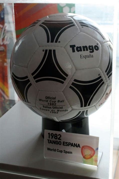 Trova una vasta selezione di pallone mondiali a prezzi vantaggiosi su ebay. Tango pallone ufficiale Spagna 1982 | Pallone da calcio ...