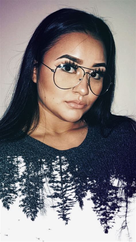 Insta Baddie Makeup Instagram Baddie Baddies Round Glass Glasses
