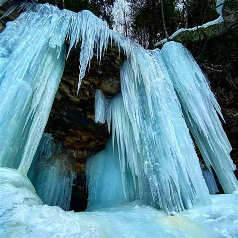 19 Amazing Frozen Waterfalls In Michigan To Explore This Winter