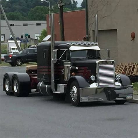 Pin By Scott Smeaton On Custom Petes And Kws Big Trucks Peterbilt