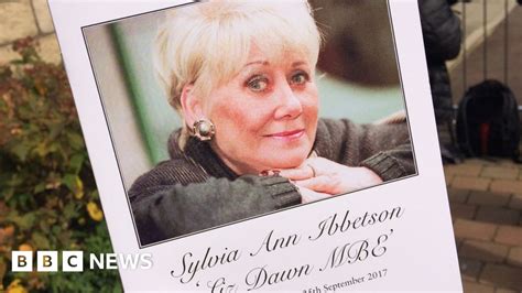 Liz Dawn Coronation Street Stars Bid Farewell At Salford Cathedral