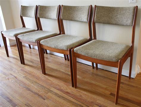 Crafted from solid hardwoods with rich veneers in a natural walnut finish, this understated table features a circular tabletop with a 42 diameter. Mid Century Modern Danish Dining Chairs - Set of 4 ...