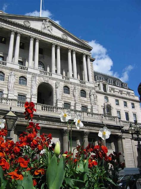 A federation where one of the four partners has 84 per cent of the uk population and an even greater share of the economic firepower will be thought to skew grotesquely a federation of equals. Bank of England Building: Threadneedle Street London - e ...