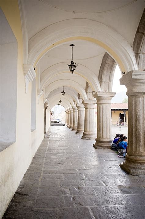 Stone Pillars And Arches In Antigua Guatemala Entouriste