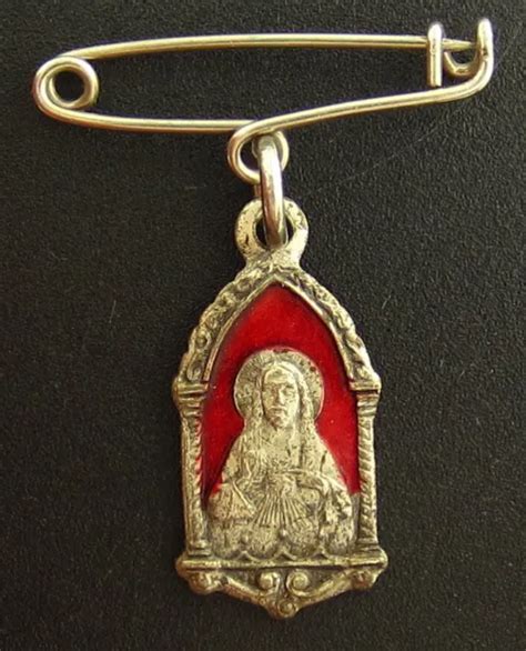 Vintage Sacred Heart Of Jesus Red Enamel Pin Religious Holy Catholic 8