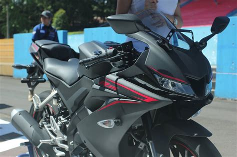 The bike is the last model of r15 series of bangladesh. Yamaha R15 V3.0 unveiled in Indonesia - Autodevot