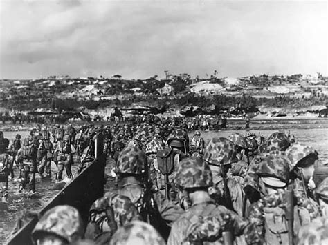 Photo Men Of The Us 10th Army Landing On Okinawa Japan 1 Apr 1945