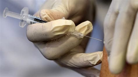 Docs Urge Flu Shots Not Nasal Spray This Year