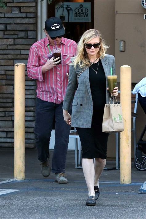 Kirsten Dunst Shows Off Her Growing Baby Bump In Studio City