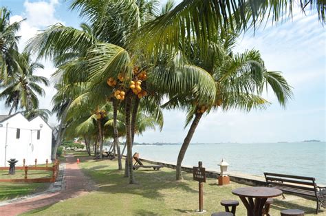Guys here is our 2 nights stay at shah beach resort in malacca, if you like a peaceful setting from time to time then this place deserves a day or two. Shah Beach Resort , Melaka: .... beautiful weekend for you ...
