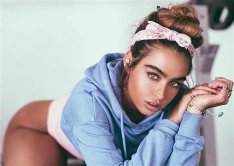 Sommer Ray 1440P Wallpapers
