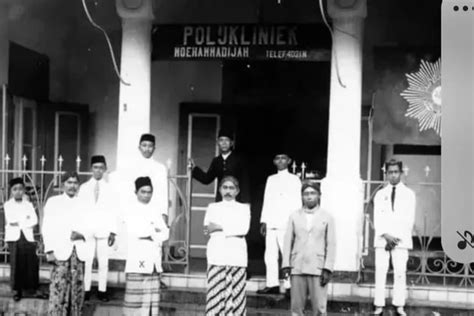 Seratus Tahun Penolong Kesengsaraan Oemoem Muhammadiyah Edisi