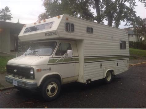 Small motorhomes under 25 feet are usually built for couples or 4 people at best. 1978 20 foot Chevy Aristocrat Motorhome Outside Victoria ...