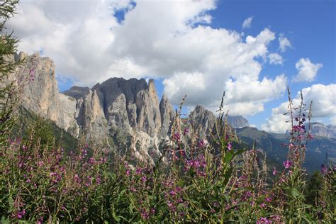 Dentro le dolomiti, seguendo tracce che raccontano la storia di un popolo. Dolomiti della Val di Fassa | Erasmus photo Trento