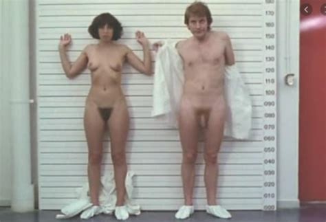 Anémone nue nu nude nues desnudée sex pose nu topless